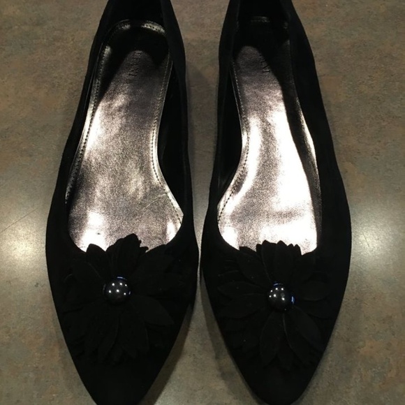 ALFANI Black Suede Pointed Toe Flat w/Flower embellishment, Women’s Size 10 - Picture 8 of 9
